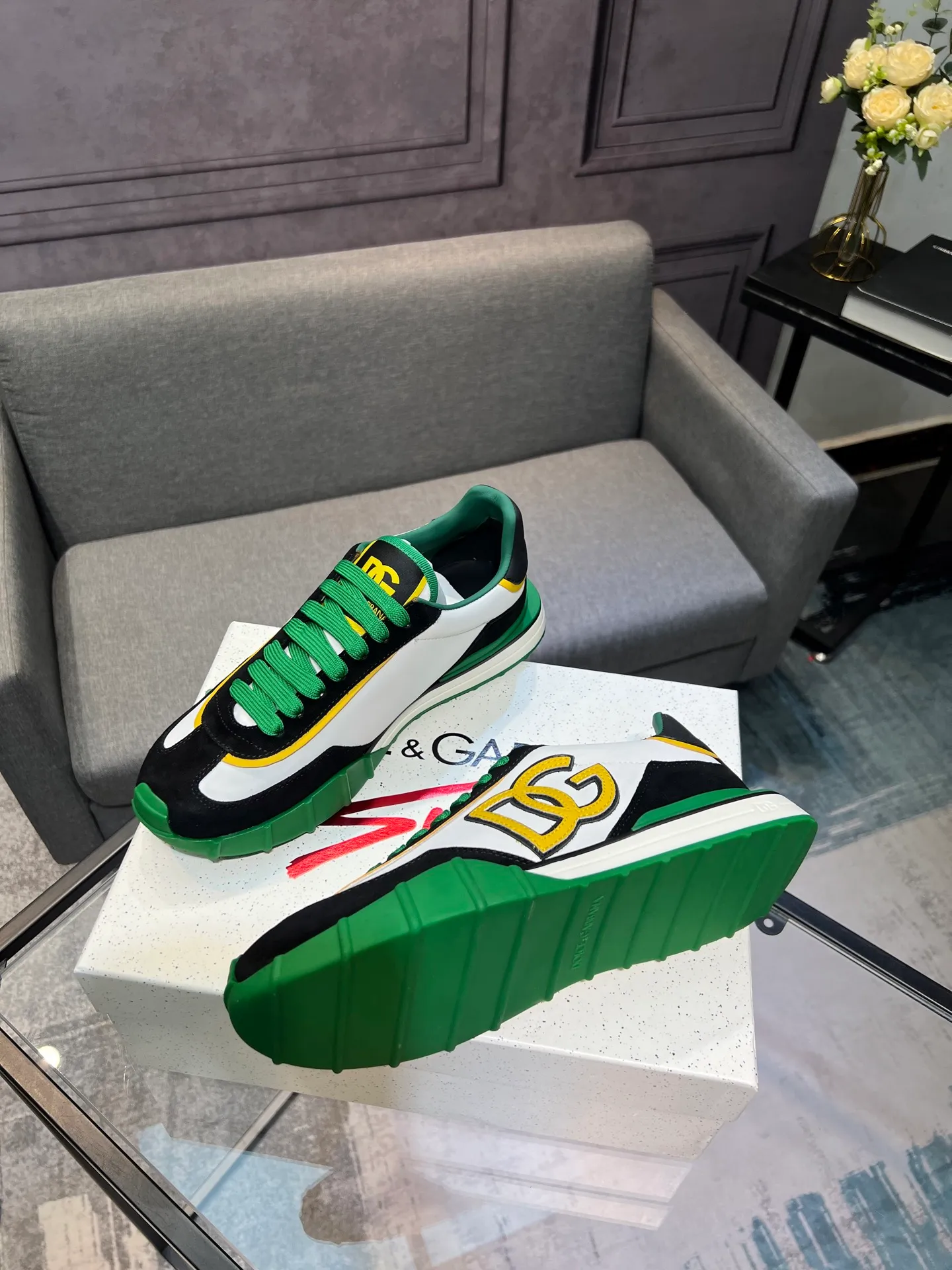 Men's shoes 💰560 Dolce&Gabbana D&G's latest casual sports shoes. Original purchase, development and production. DG's latest explosion. The tongue has the brand's iconic details. It is fashionable and versatile and can add luster to various looks. Create an exquisite design with unique dynamic vitality and modern atmosphere, showing modern and elegant style. Exquisite packaging at the delivery counter🛍📦 ▪️Fabric: Original customized cowhide, lining: Original customized breathable lining, Size: Men's 38-44 (45 46 customized)